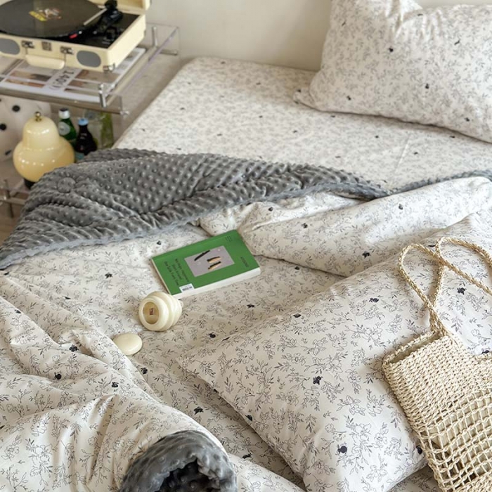 91家纺网 家纺一手货源 找家纺 星期八 2023新款复古碎花全棉豆豆春秋被四件套 莱茵