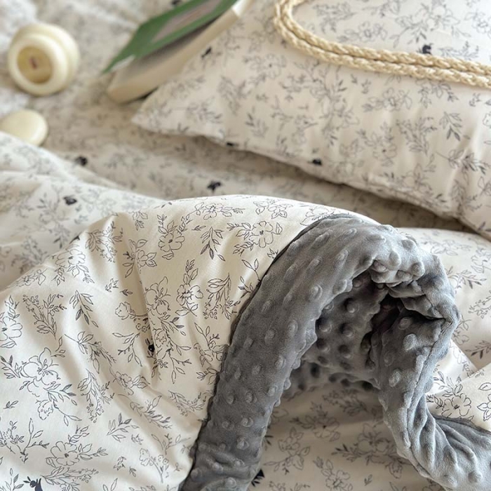 91家纺网 家纺一手货源 找家纺 星期八 2023新款复古碎花全棉豆豆春秋被四件套 莱茵