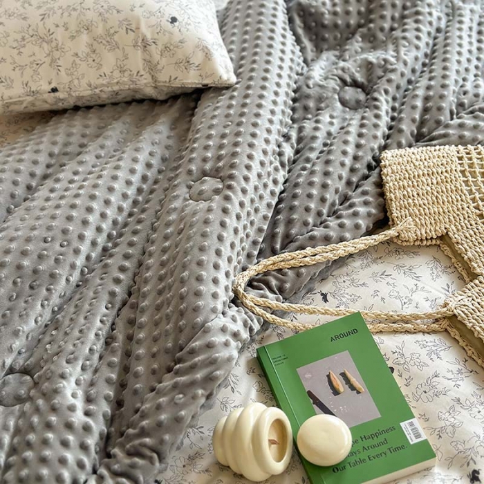 91家纺网 家纺一手货源 找家纺 星期八 2023新款复古碎花全棉豆豆春秋被四件套 莱茵