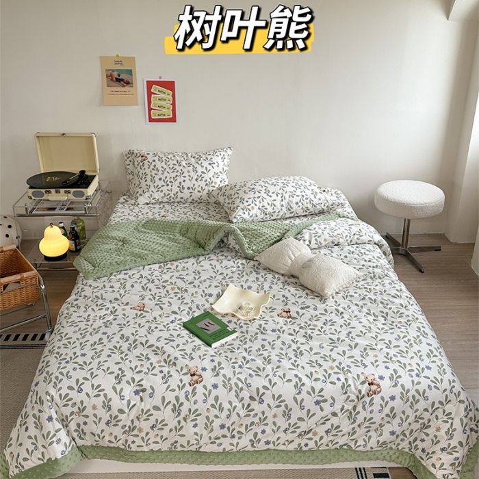 91家纺网 家纺一手货源 找家纺 星期八 2023新款复古碎花全棉豆豆春秋被四件套 树叶熊