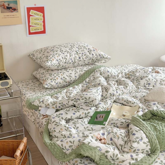 91家纺网 家纺一手货源 找家纺 星期八 2023新款复古碎花全棉豆豆春秋被四件套 树叶熊