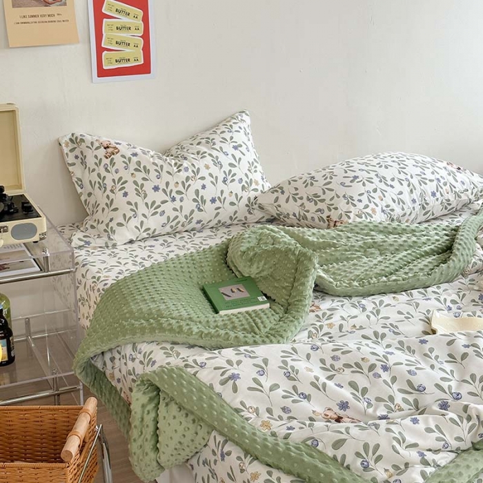 91家纺网 家纺一手货源 找家纺 星期八 2023新款复古碎花全棉豆豆春秋被四件套 树叶熊