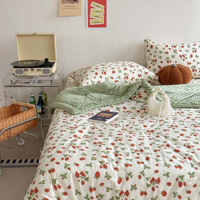 91家纺网 家纺一手货源 找家纺 星期八 2023新款复古碎花全棉豆豆春秋被四件套 小草莓