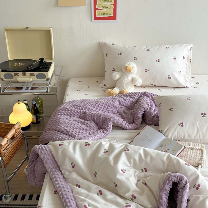 91家纺网 家纺一手货源 找家纺 星期八 2023新款复古碎花全棉豆豆春秋被四件套 小樱桃