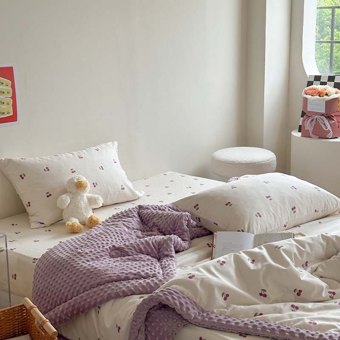 91家纺网 家纺一手货源 找家纺 星期八 2023新款复古碎花全棉豆豆春秋被四件套 小樱桃