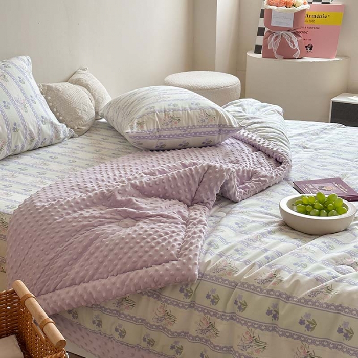 91家纺网 家纺一手货源 找家纺 星期八 2023新款复古碎花全棉豆豆春秋被四件套 薰衣草