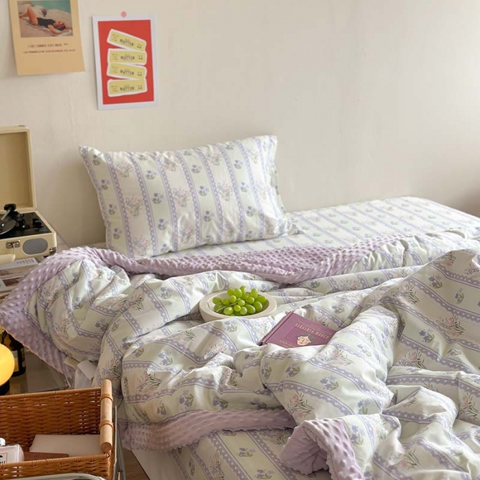 91家纺网 家纺一手货源 找家纺 星期八 2023新款复古碎花全棉豆豆春秋被四件套 薰衣草
