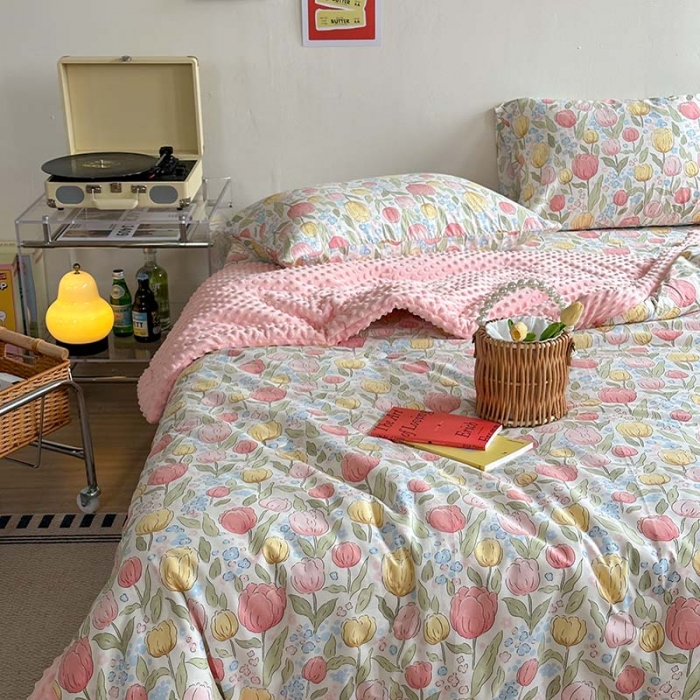 91家纺网 家纺一手货源 找家纺 星期八 2023新款复古碎花全棉豆豆春秋被四件套 郁金香