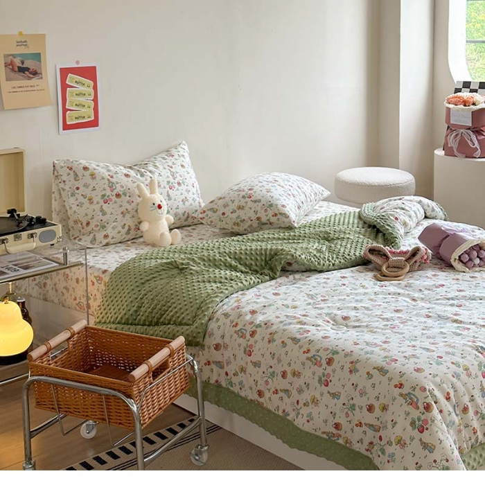 91家纺网 家纺一手货源 找家纺 星期八 2023新款复古碎花全棉豆豆春秋被四件套 竹篮兔