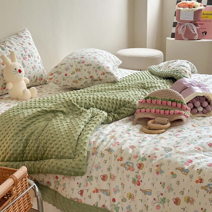 91家纺网 家纺一手货源 找家纺 星期八 2023新款复古碎花全棉豆豆春秋被四件套 竹篮兔