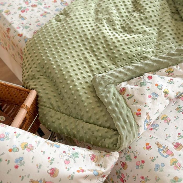 91家纺网 家纺一手货源 找家纺 星期八 2023新款复古碎花全棉豆豆春秋被四件套 竹篮兔