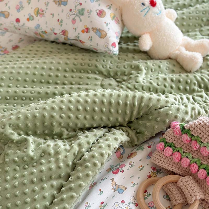 91家纺网 家纺一手货源 找家纺 星期八 2023新款复古碎花全棉豆豆春秋被四件套 竹篮兔