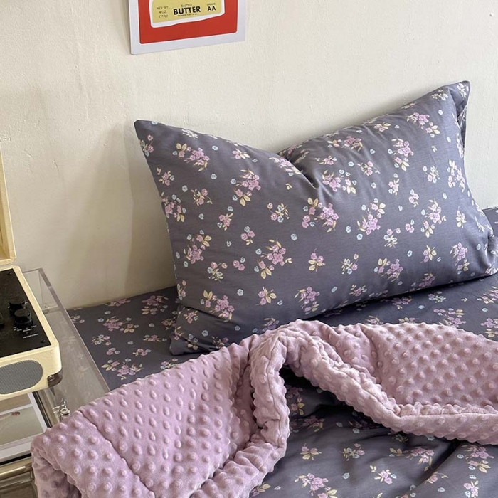 91家纺网 家纺一手货源 找家纺 星期八 2023新款复古碎花全棉豆豆春秋被四件套 紫语