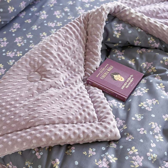 91家纺网 家纺一手货源 找家纺 星期八 2023新款复古碎花全棉豆豆春秋被四件套 紫语