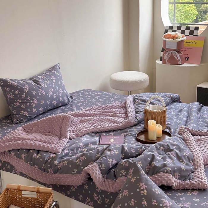 91家纺网 家纺一手货源 找家纺 星期八 2023新款复古碎花全棉豆豆春秋被四件套 紫语