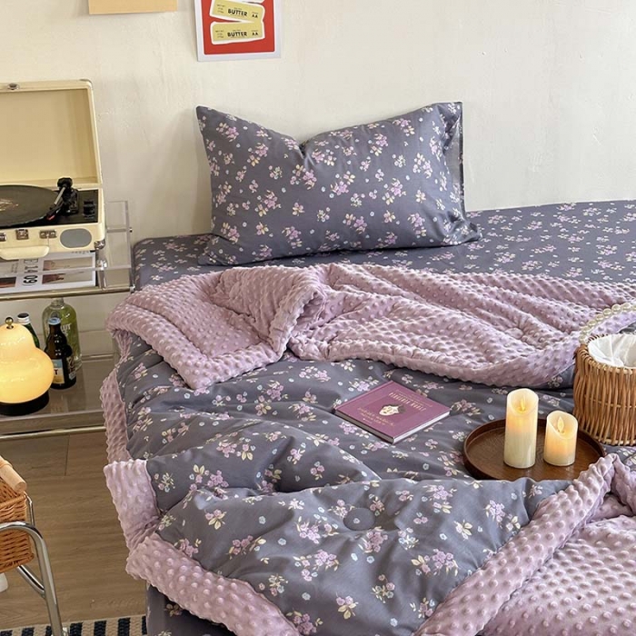 91家纺网 家纺一手货源 找家纺 星期八 2023新款复古碎花全棉豆豆春秋被四件套 紫语