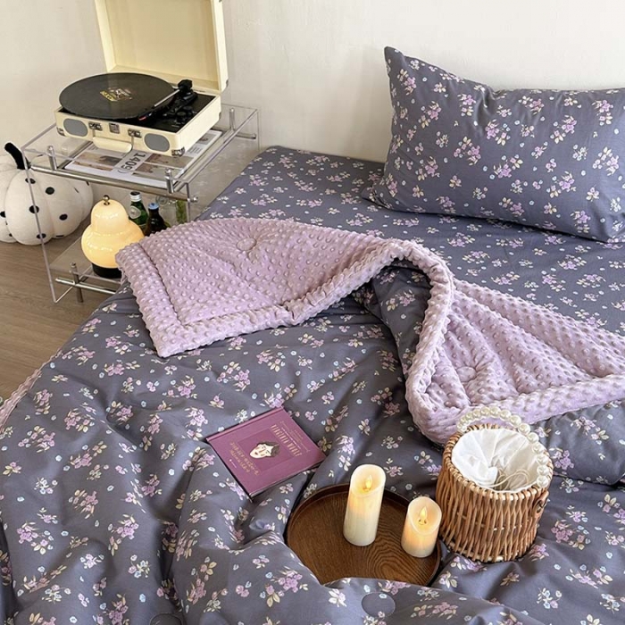 91家纺网 家纺一手货源 找家纺 星期八 2023新款复古碎花全棉豆豆春秋被四件套 紫语