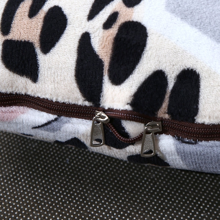 91家纺网 家纺一手货源 找家纺 伊可爱抱枕被 2023新款多功能牛奶绒印花抱枕被 豹纹星星