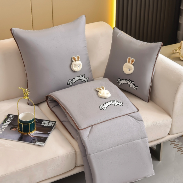 91家纺网 家纺一手货源 找家纺 2023新款立体卡通磨毛亲肤抱枕被-兔茸茸系列 兔茸茸-高级灰