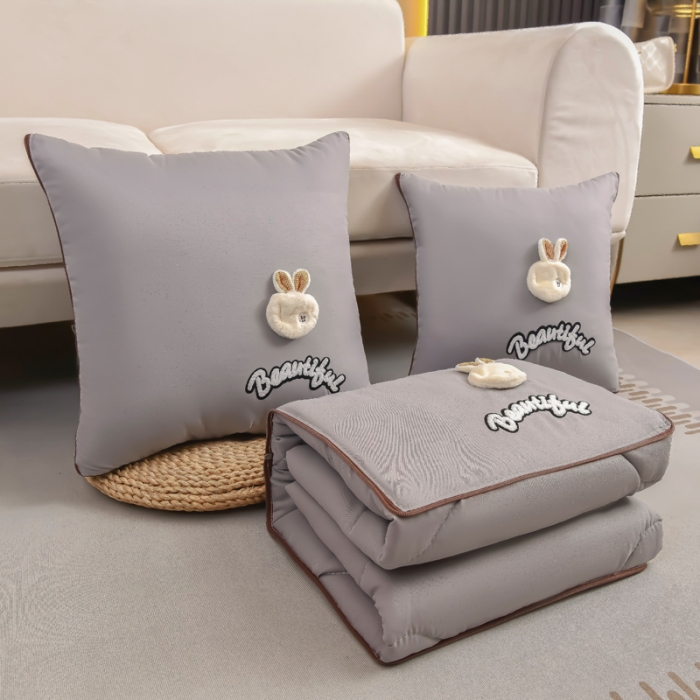 91家纺网 家纺一手货源 找家纺 2023新款立体卡通磨毛亲肤抱枕被-兔茸茸系列 兔茸茸-高级灰
