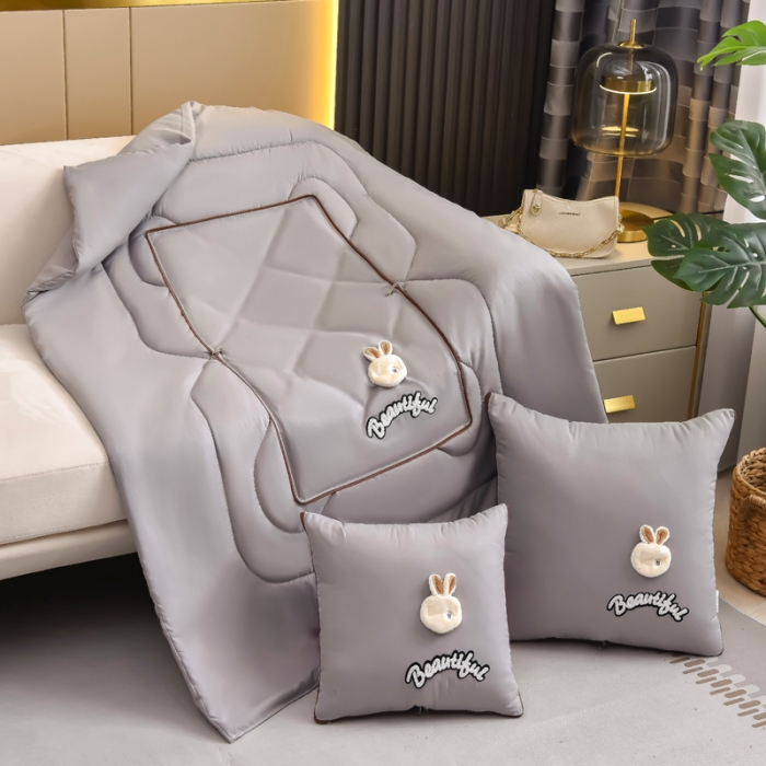 91家纺网 家纺一手货源 找家纺 2023新款立体卡通磨毛亲肤抱枕被-兔茸茸系列 兔茸茸-高级灰