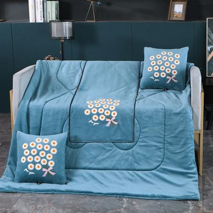 91家纺网 家纺一手货源 找家纺 伊可爱抱枕被 2023新款牛奶绒绣花抱枕被 花之恋-天空蓝