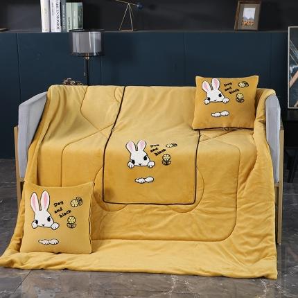 91家纺网 家纺一手货源 找家纺 伊可爱抱枕被 2023新款牛奶绒绣花抱枕被 幸运兔-姜黄