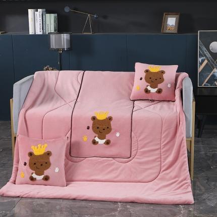 91家纺网 家纺一手货源 找家纺 伊可爱抱枕被 2023新款牛奶绒绣花抱枕被 熊宝宝-粉