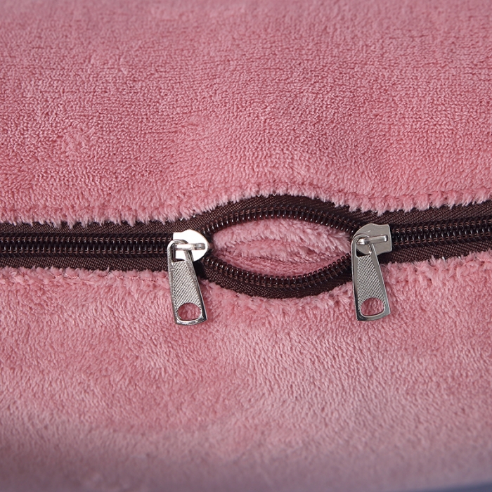 91家纺网 家纺一手货源 找家纺 伊可爱抱枕被 2023新款牛奶绒绣花抱枕被 花之恋-粉色