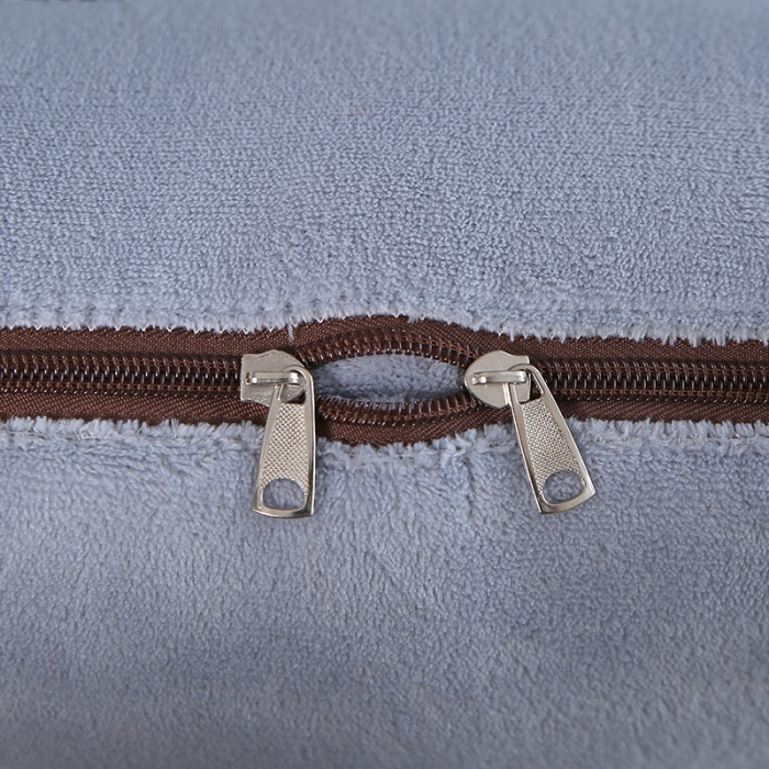 91家纺网 家纺一手货源 找家纺 伊可爱抱枕被 2023新款牛奶绒绣花抱枕被 花之恋-灰色