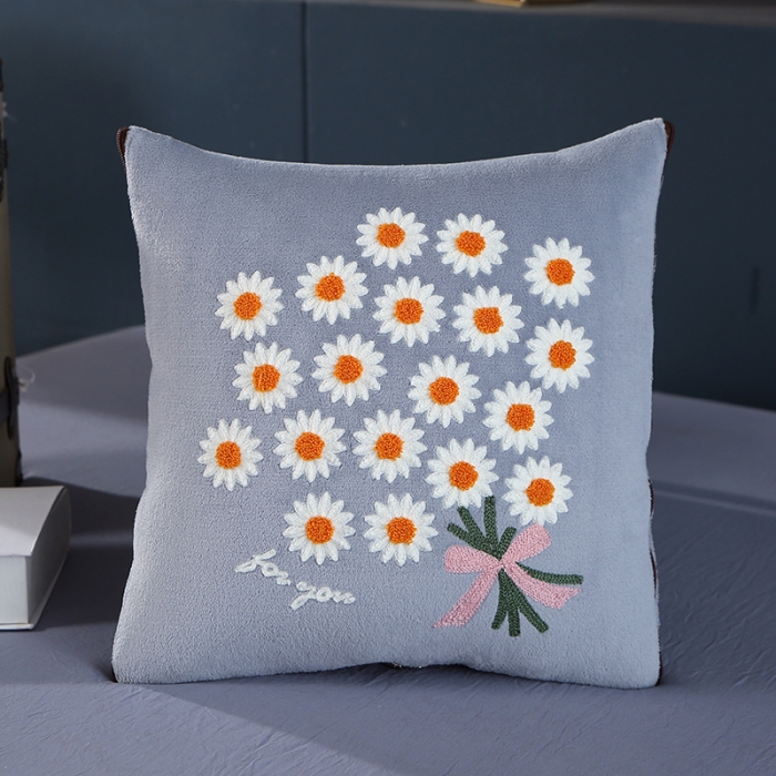 91家纺网 家纺一手货源 找家纺 伊可爱抱枕被 2023新款牛奶绒绣花抱枕被 花之恋-灰色