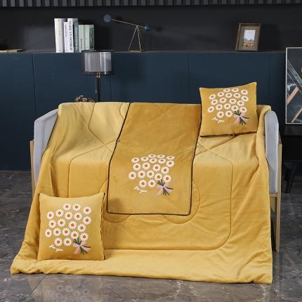 伊可爱抱枕被 2023新款牛奶绒绣花抱枕被 花之恋-姜黄