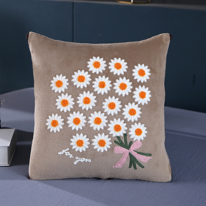 91家纺网 家纺一手货源 找家纺 伊可爱抱枕被 2023新款牛奶绒绣花抱枕被 花之恋-卡其