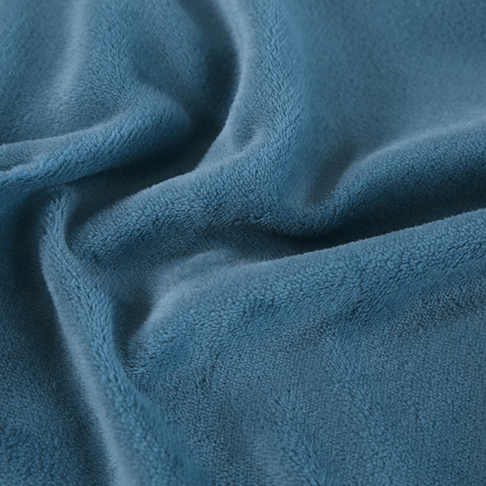 91家纺网 家纺一手货源 找家纺 伊可爱抱枕被 2023新款牛奶绒绣花抱枕被 花之恋-天空蓝