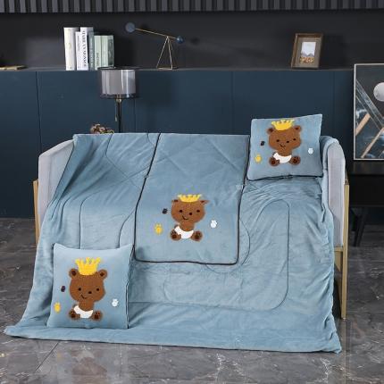 伊可爱抱枕被 2023新款牛奶绒绣花抱枕被 熊宝宝-湖兰