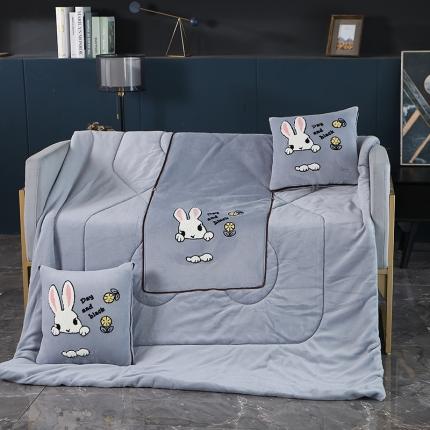 伊可爱抱枕被 2023新款牛奶绒绣花抱枕被 幸运兔-灰色