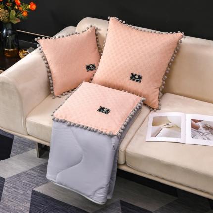 伊可爱抱枕被 2023新款全棉色织小提花小清新多针抱枕被 一见倾心-玉粉色