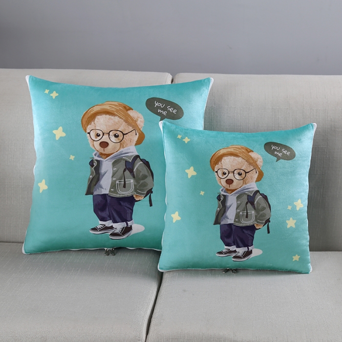 91家纺网 家纺一手货源 找家纺 伊可爱抱枕被 2023新款水晶超柔磨毛四季多针抱枕被 背包熊