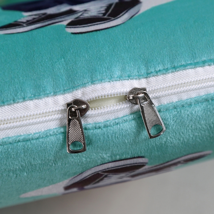 91家纺网 家纺一手货源 找家纺 伊可爱抱枕被 2023新款水晶超柔磨毛四季多针抱枕被 背包熊