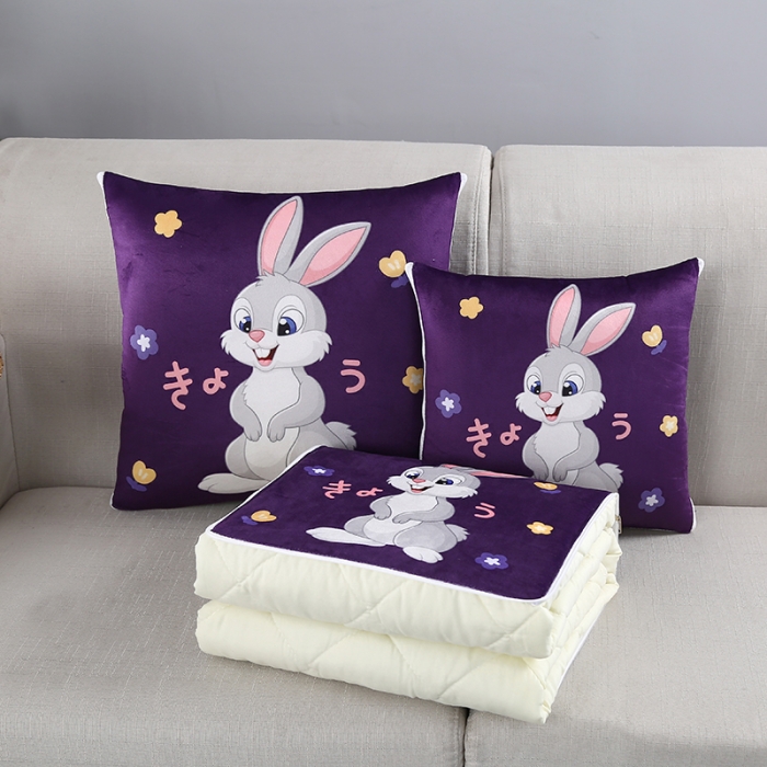 91家纺网 家纺一手货源 找家纺 伊可爱抱枕被 2023新款水晶超柔磨毛四季多针抱枕被 哈哈兔