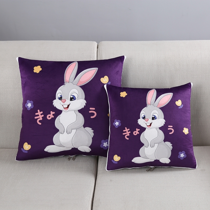 91家纺网 家纺一手货源 找家纺 伊可爱抱枕被 2023新款水晶超柔磨毛四季多针抱枕被 哈哈兔