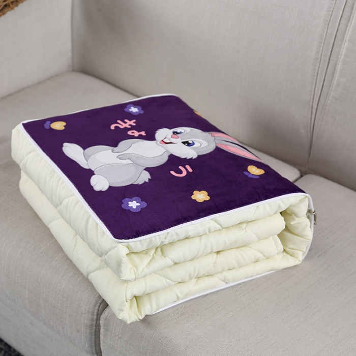 91家纺网 家纺一手货源 找家纺 伊可爱抱枕被 2023新款水晶超柔磨毛四季多针抱枕被 哈哈兔