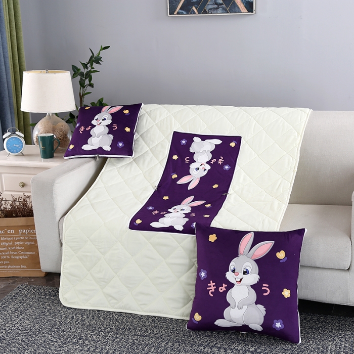 91家纺网 家纺一手货源 找家纺 伊可爱抱枕被 2023新款水晶超柔磨毛四季多针抱枕被 哈哈兔