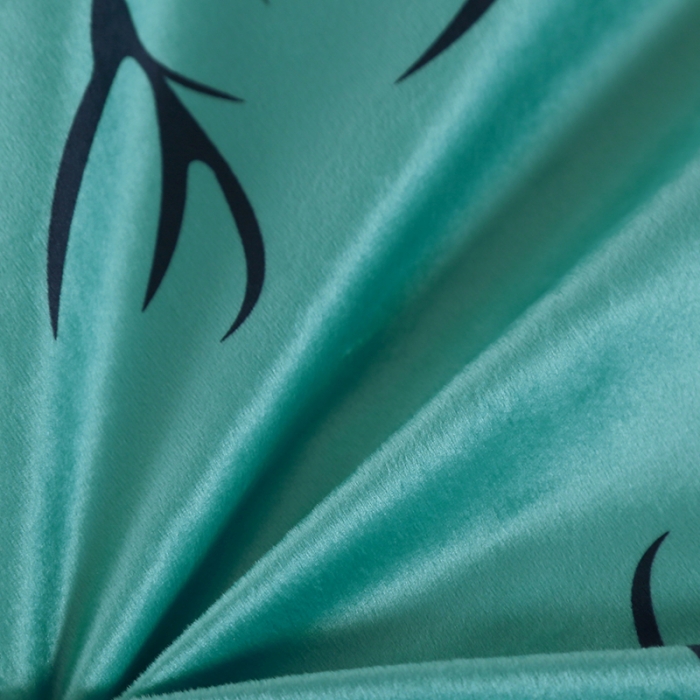 91家纺网 家纺一手货源 找家纺 伊可爱抱枕被 2023新款水晶超柔磨毛四季多针抱枕被 鹿利