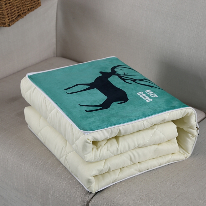 91家纺网 家纺一手货源 找家纺 伊可爱抱枕被 2023新款水晶超柔磨毛四季多针抱枕被 鹿利