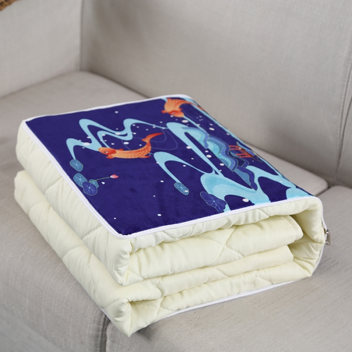 91家纺网 家纺一手货源 找家纺 伊可爱抱枕被 2023新款水晶超柔磨毛四季多针抱枕被 跃龙门