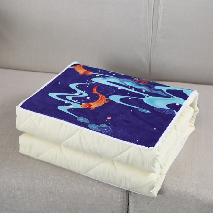 91家纺网 家纺一手货源 找家纺 伊可爱抱枕被 2023新款水晶超柔磨毛四季多针抱枕被 跃龙门