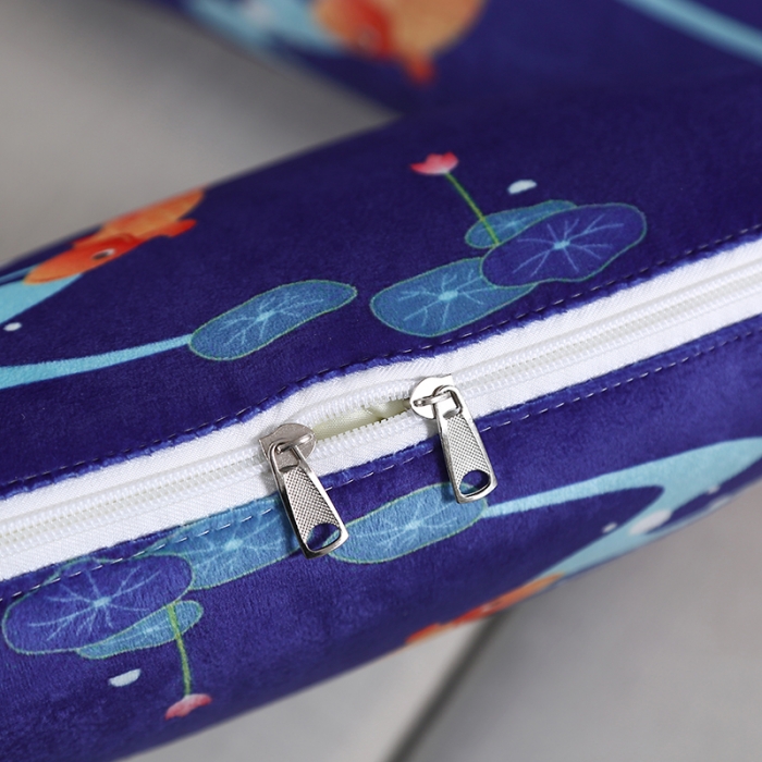 91家纺网 家纺一手货源 找家纺 伊可爱抱枕被 2023新款水晶超柔磨毛四季多针抱枕被 跃龙门