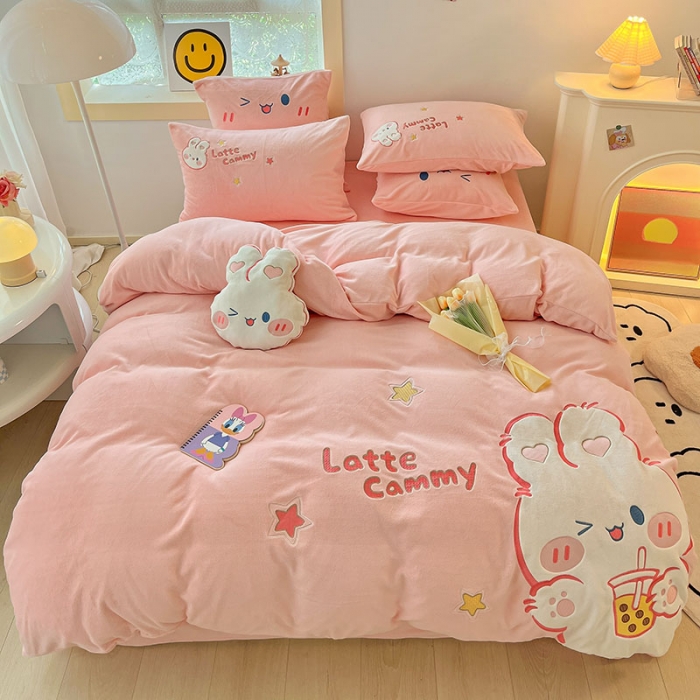 91家纺网 家纺一手货源 找家纺 绒梦里 230g牛奶绒贴布绣花四件套加厚绒四件套儿童卡通三件套保暖套件