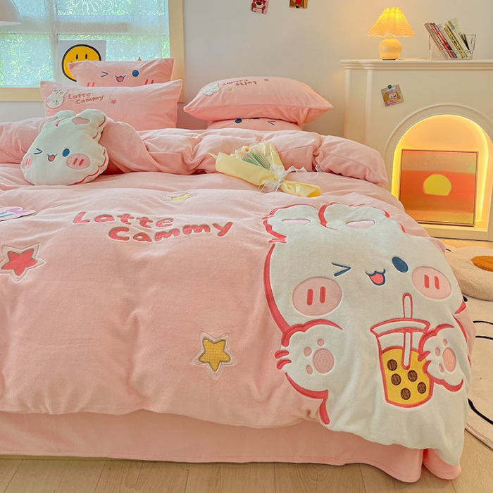 91家纺网 家纺一手货源 找家纺 绒梦里 230g牛奶绒贴布绣花四件套加厚绒四件套儿童卡通三件套保暖套件